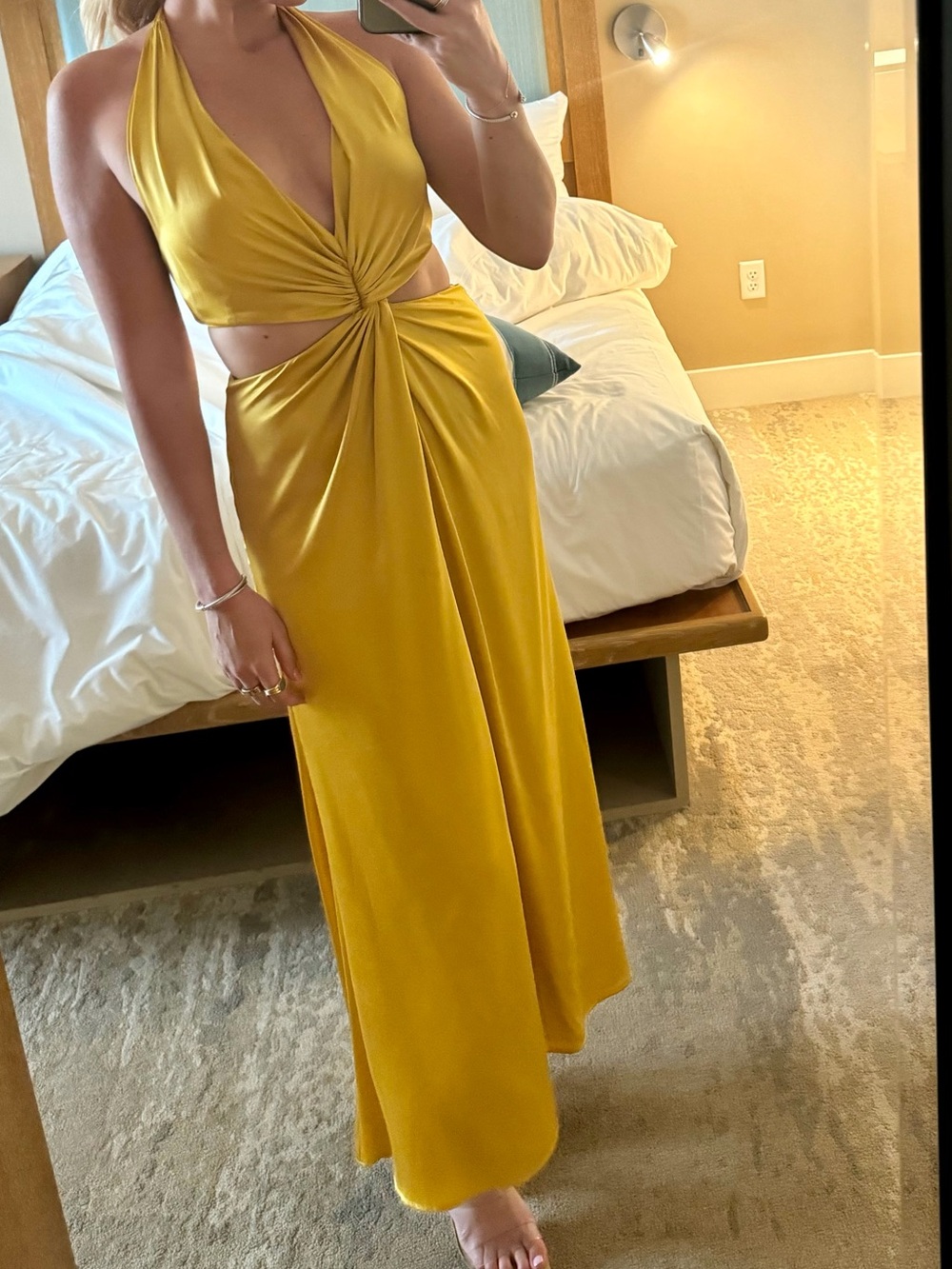 Reformation dress: gold event dress. Halter top (size 4). FRESHLY DRY CLEANED - Picture 9 of 11